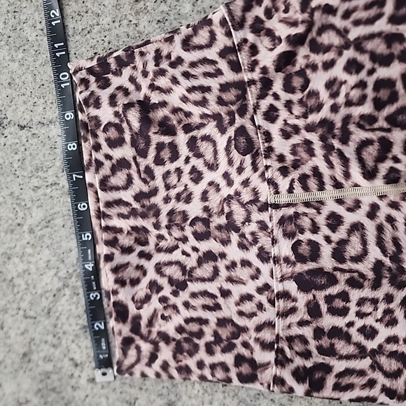 Beach Riot Sport soft cream/brown leopard print workout legging! - Picture 10 of 12